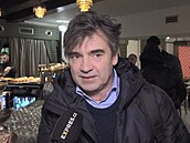 Herec Pavel ezníek piel na projekci nového eského seriálu Zlatá labu.