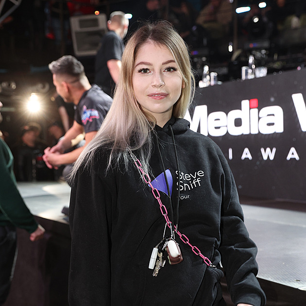 Xholakys v slzách. Kvůli politice se pohádala s mladší spolužačkou