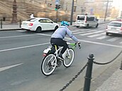Praské idie terorizuje portugalský cykloterorista.