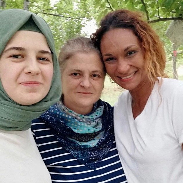 Lejla Abbasová aktuáln pomáhá v Turecku.