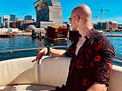 Daniel K�i�ka se viditeln� stylizuje do Andrewa Tatea.