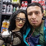Kolumbijský chlapík a jeho hadrová snoubenka