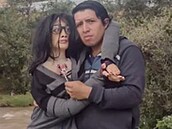 Kolumbijský chlapík a jeho hadrová snoubenka
