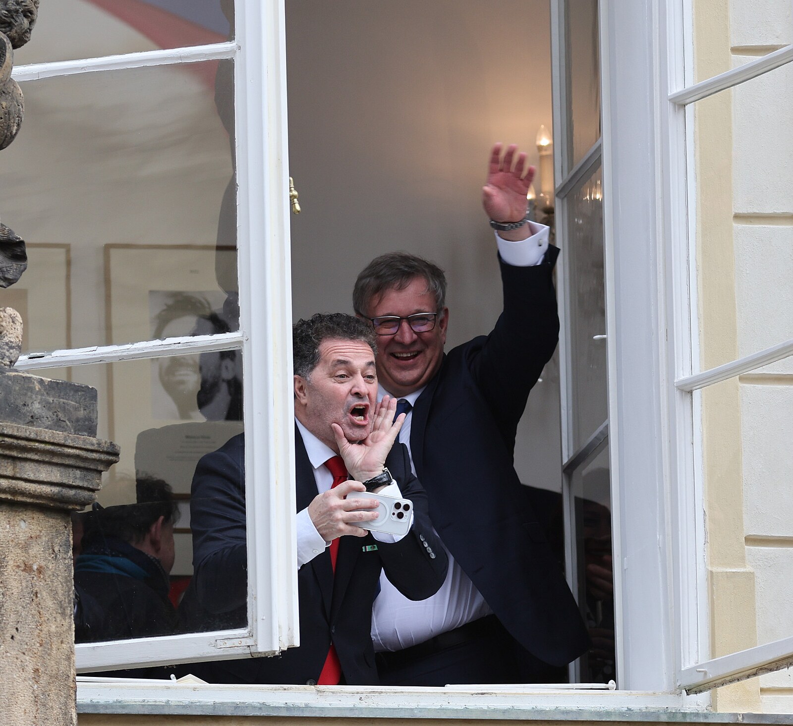 Balk�novo-okenn� sn�mky z Hradu jsou te� hodn� popul�rn�. Strhnout se nechal i...