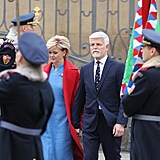 Petr Pavel s manelkou Evou pichzej na Hrad.
