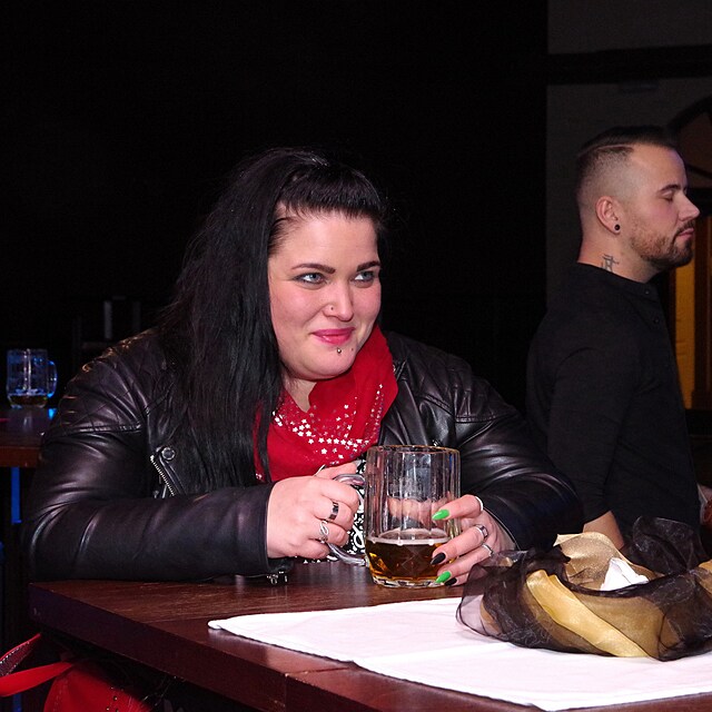 Leona enkov s pivem