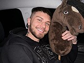 Marek Valá�ek alias Datel má novou zálibu. Chce sout�it v hobby horsingu