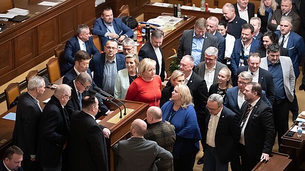 Jednání v poslanecké sn�movn� o valorizaci d�chod�.