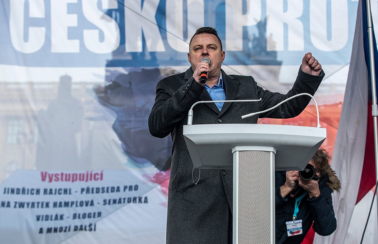 Nkdej fotbalov funkcion Jindich Rajchl uspodal demonstraci proti bd.