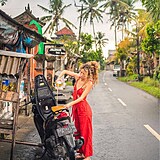 Turisté na Bali jezdí na motorkách velmi často. Stejně často bohužel také...