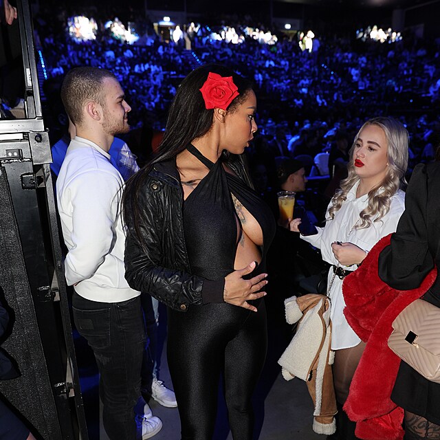 Angie Mangombe s Uhlkou