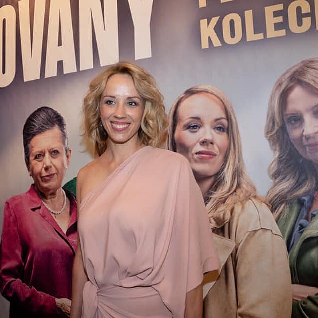 V hv�zdn� obsazen�m sn�mku se bl�skl nejen Ji�� Barto�ka. Zahr�la si v n�m i Petra H�eb��kov�.