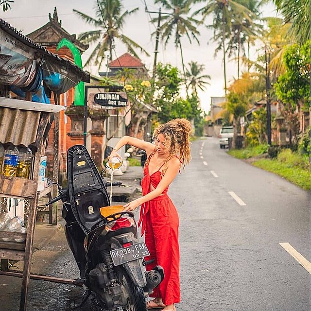 Turist na Bali jezd na motorkch velmi asto. Stejn asto bohuel tak...