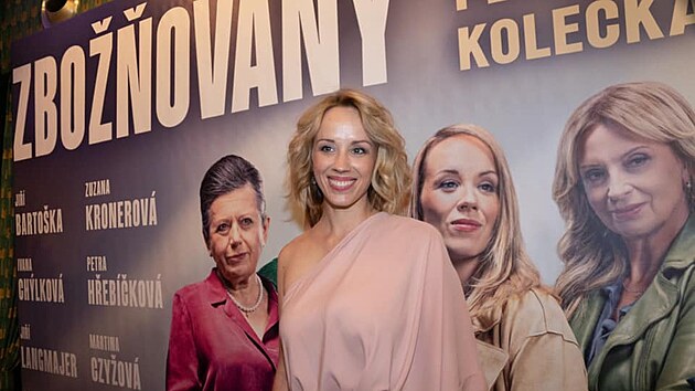 V hv�zdn� obsazeném snímku se blýskl nejen Ji�í Barto�ka. Zahrála si v n�m i...