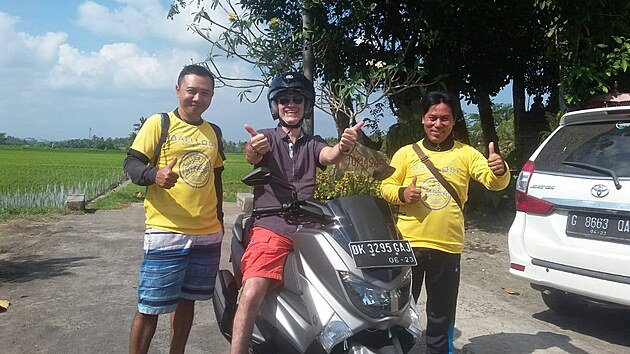 Turist na Bali jezd na motorkch velmi asto. Stejn asto bohuel tak nedodruj pedpisy. (ilustran foto)