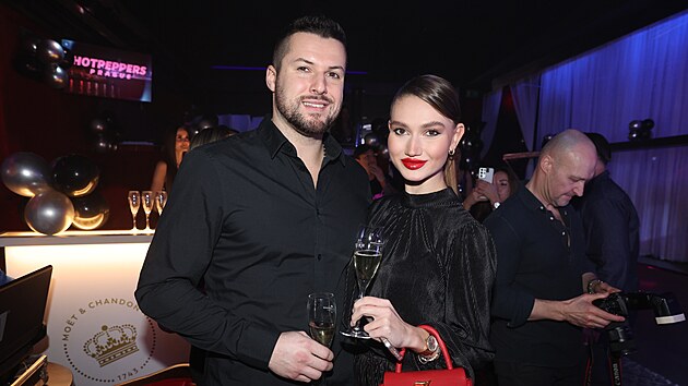 Na k�tu videoklipu Davida Peta nechyb�l ani hokejista Zden�k Bahenský s...