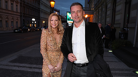 árka Vaková dorazila s hereckým kolegou Petrem Vondrákem.