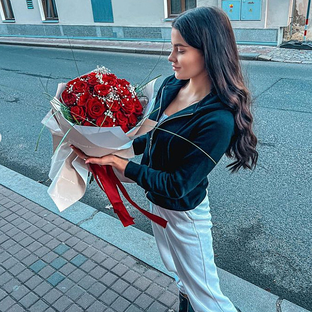 Laduška opět vyzývá Mínu. Potřebuješ další prachy na piko, vzkazuje Míně, ta tvrdí, že by ji zbila