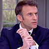 Na videu je vidět, jak Emmanuel Macron během půlhodinového rozhovoru...