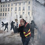 Ve Francii pokrauj divok protestyproti dchodov reform.