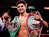 Ryan Garcia se svými ampionskými pásy