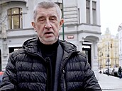 Andrej Babi se vrátil do ulice v Paíské, aby ovil cenu své znakové bundy,...