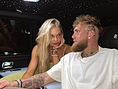 Jutta Leerdamová a Jake Paul