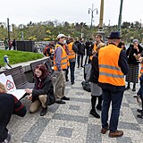Pochod aktivistů, kteří chtějí třicítku pro Prahu.