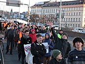 Aktivisté blokují hlavn nejvíce vytíená místa v Praze.