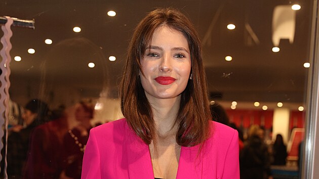 Sara Sandeva na Mercedes-Benz Prague Fashion Week.