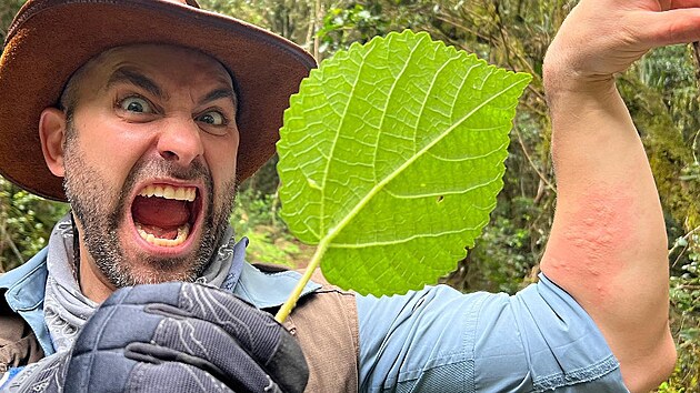 Youtuber Coyote Peterson testuje ihadla hmyzu