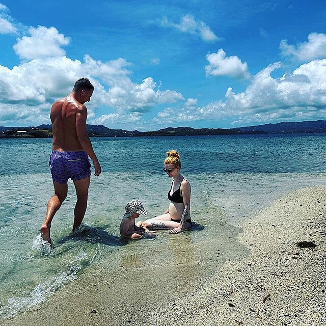 Jakub tfek s manelkou Dominikou a dcerou Olivi na dovolen v Karibiku