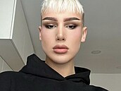 Tadeá� Kub�nka byl slovn� napaden v pra�ském fitcentru. Pozd�ji na n�j házeli...