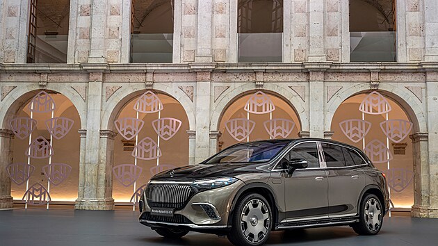 Mercedes-Maybach EQS 680 SUV