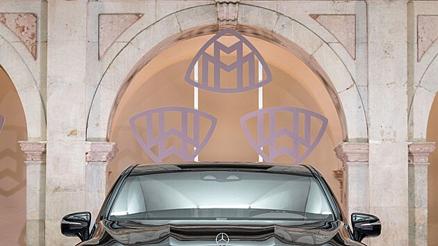 Mercedes-Maybach EQS 680 SUV