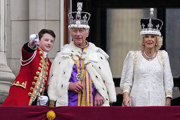 erstv korunovaný britský král Karel III. a jeho manelka královna Camilla z...