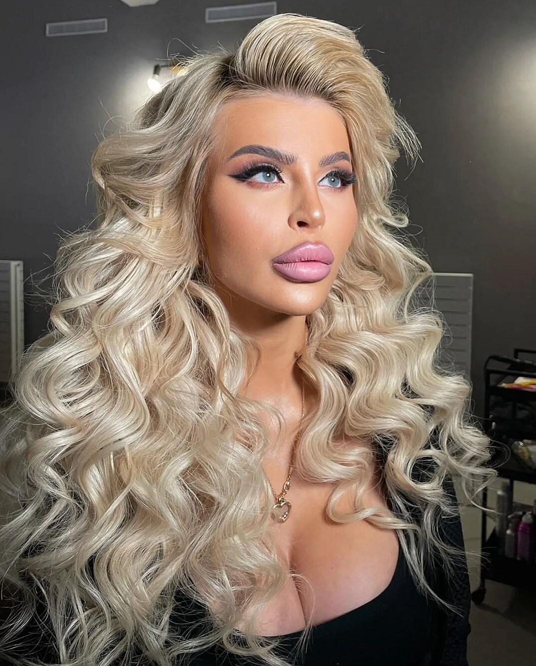 Lela hl�sala, �e bude v�ce p�irozen�. Jej� slova se j� vr�tila jako bumerang!