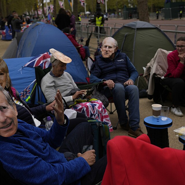 Redaktor Expresu nav�t�vil rostouc� arm�du v�st�edn�ch kr�lovsk�ch fanou�k� z...