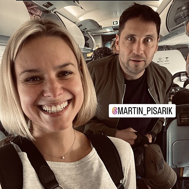 Patricie Pagov v letadle s Martinem Psakem