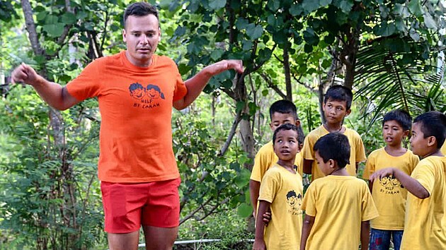Filip Ouroda jezdí po světě a učí děti
