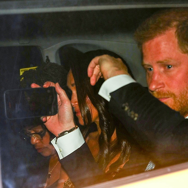 Princ Harry si fotografy natáel.