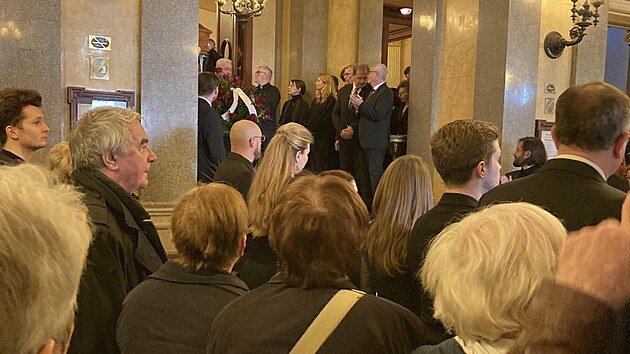 Vlastimil Harapes u� chodí jen po poh�bech.