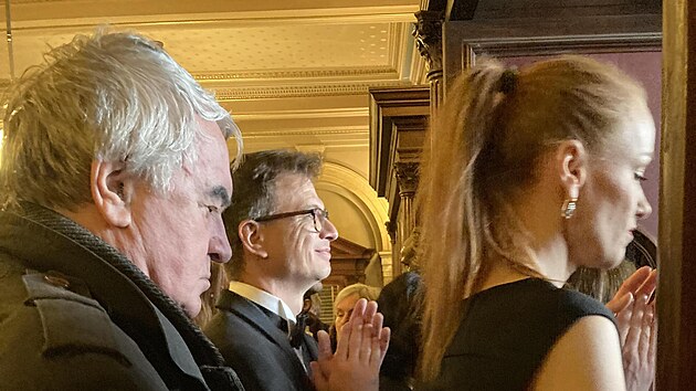 Vlastimil Harapes u� chodí jen po poh�bech.