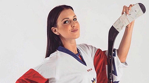 Simona Hamalová je vánivou hokejovou fanynkou.
