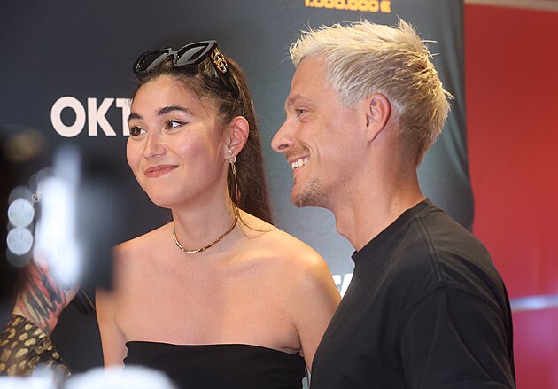 Patrik Kincl porazil Karlose V�molu. Kdo v�echno byl u toho?