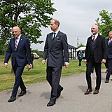 Princ Edward prochz Alej prince Philipa.