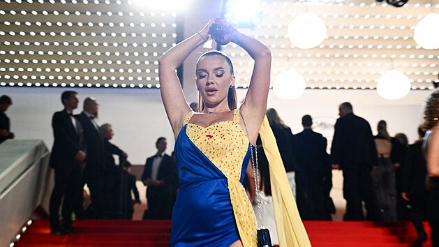 Ukrajinská influencerka Ilona Chernobai na festivalu v Cannes.