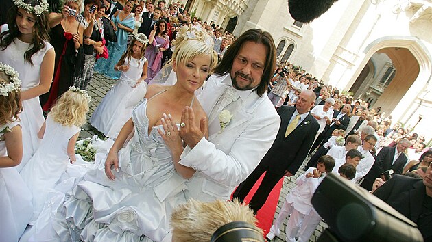 Bartoová a Pomeje se vzali na Hluboké v záí 2008. Manelství vydrelo sotva dva roky.