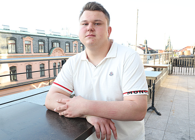 Veselý si věří že Mawara porazí a odnese si zlatý pohár. Příprava Kotlára je dle fanoušků směšná