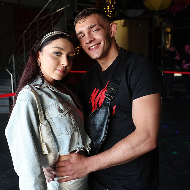 Tade� �Mawar� R��i�ka se svou partnerkou, kter� je velkou fanynkou Clashe.